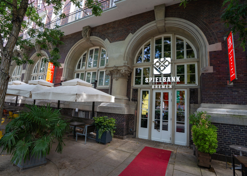 Außenansicht der Spielbank Bremen mit Terrasse