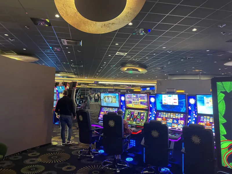 Automatenspielbereich der MERKUR SPIELBANK Monheim