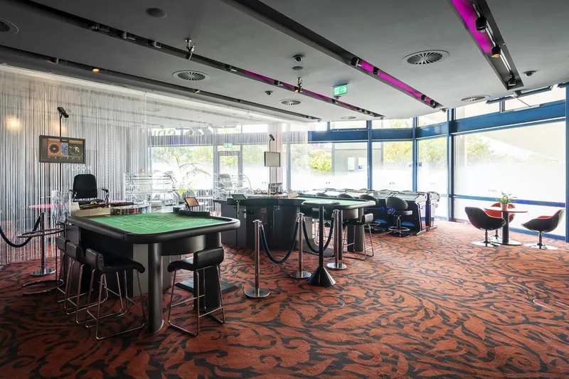 Tischspielbereich im Casino am Fernsehturm