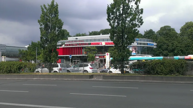 Casino Ellipse Spandau von der Straße aus gesehen