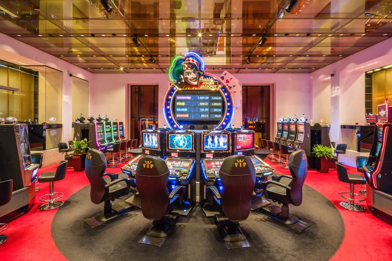 Casino Esplanade Automatensaal mit VIP Bereich