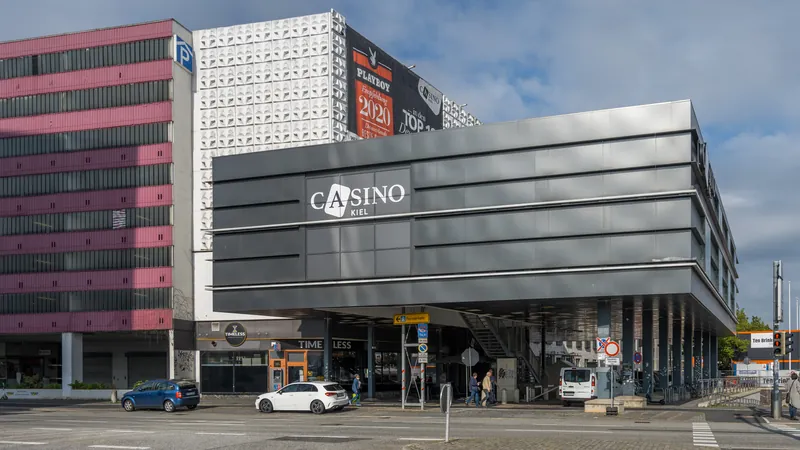 Fassade des Casino Kiel bei Tag