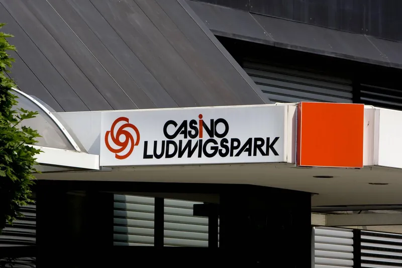 Schild des Casino Ludwigspark am Eingang