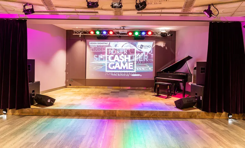 Veranstaltungsraum des Casino Lübeck mit Bühne