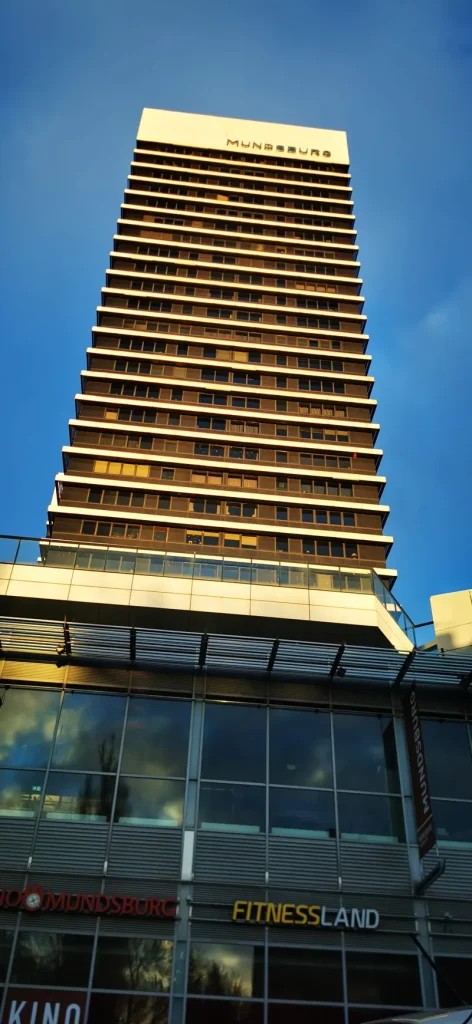 Mundsburg Turm ueber dem Casino Mundsburg