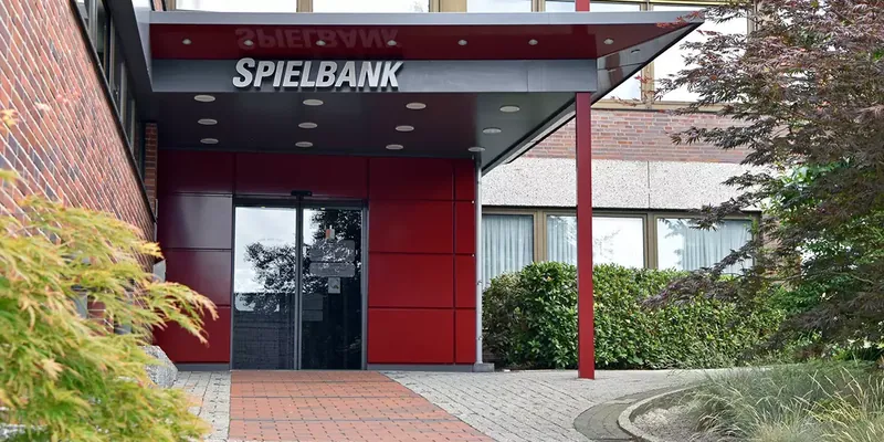 Aussenansicht der MERKUR SPIELBANK Bad Bentheim am Eingang