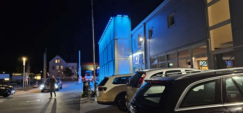 Aussenansicht der MERKUR SPIELBANK Braunschweig am Abend