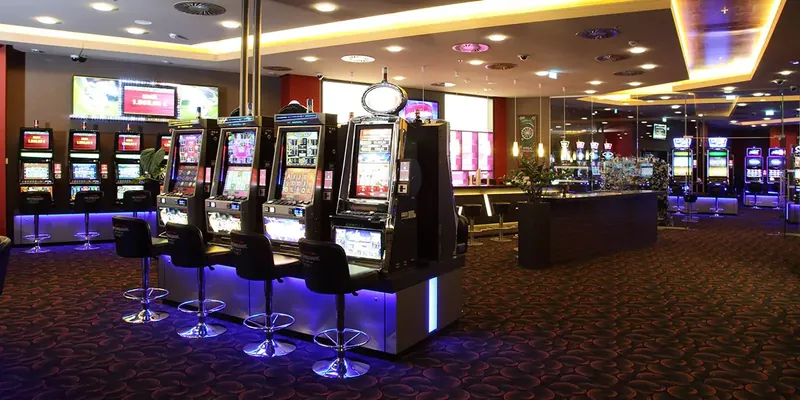 MERKUR SPIELBANK Goettingen Automatensaal von innen