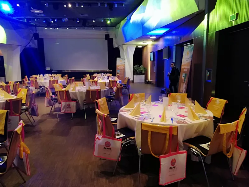 MERKUR SPIELBANK Hannover Eventsaal mit gedeckten Tischen