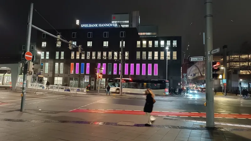 MERKUR SPIELBANK Hannover Aussenansicht bei Nacht