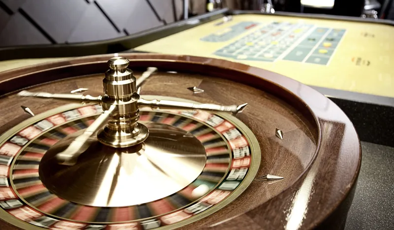 Nahaufnahme eines drehenden Rouletterades in der MERKUR SPIELBANK Osnabrueck