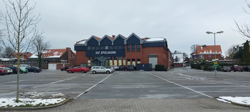 Aussenansicht und Parkplatz der MERKUR SPIELBANK Seevetal