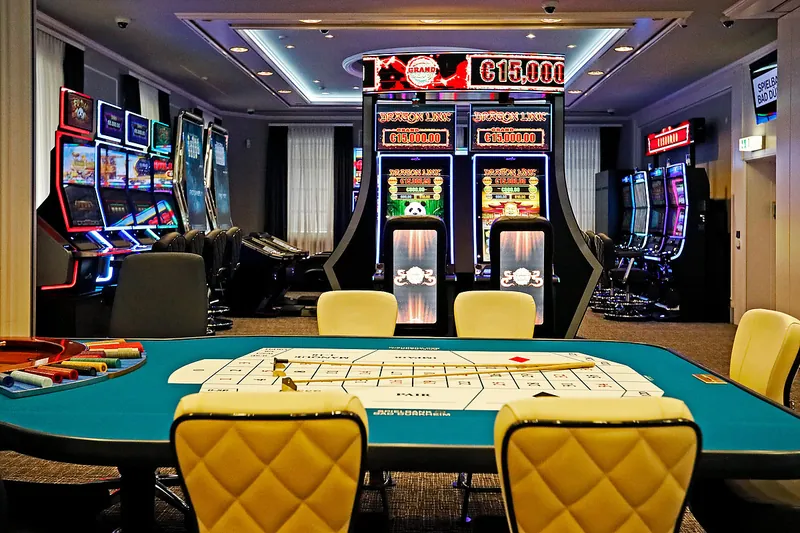 Blick in den modernen Spielsaal der Spielbank Bad Duerkheim