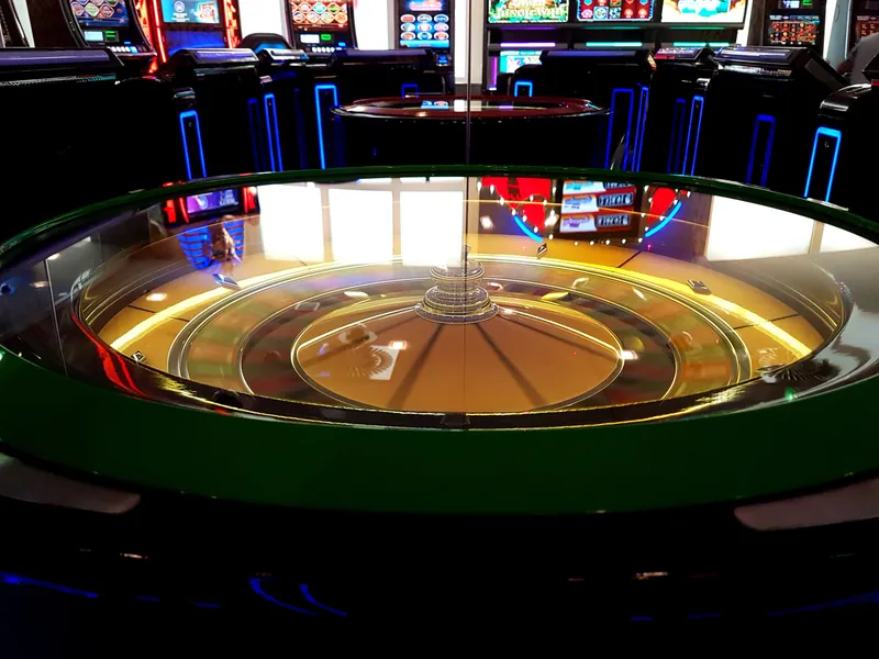 Roulettebereich der Spielbank Cottbus mit Automaten
