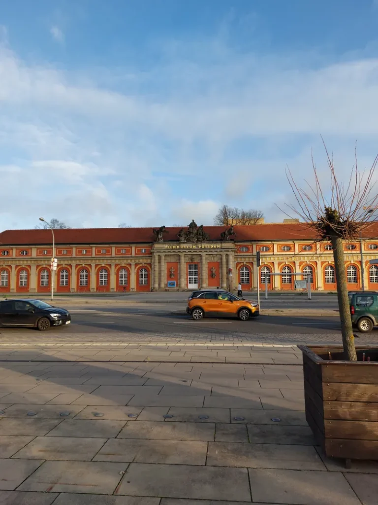 Umgebung der Spielbank Potsdam bei Tag