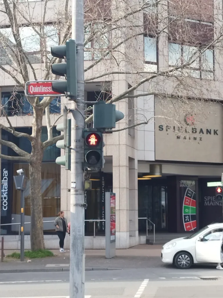 Aussenansicht der Spielbank Mainz an der Quintinstrasse