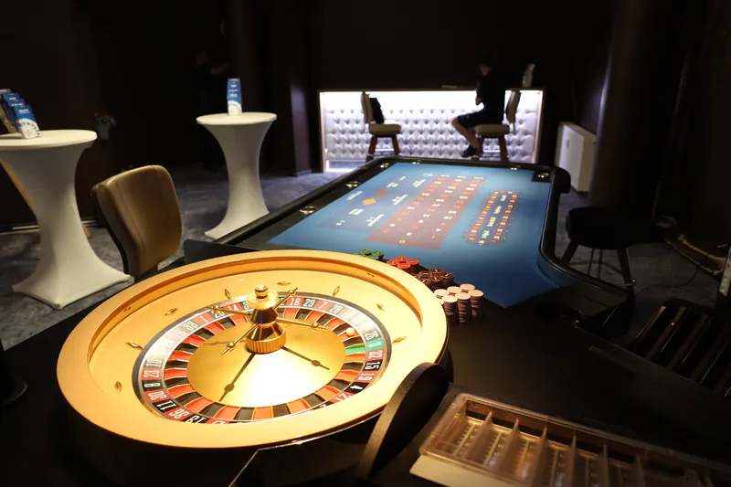 Roulette Kessel und Bar Atmosphaere in der Spielbank Rostock