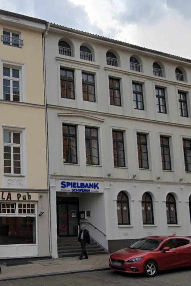 Aussenansicht des Gebaeudes der Spielbank Schwerin